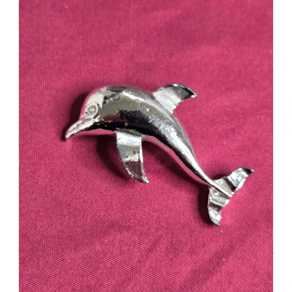 Vintage Gerry's Silver Tone Dolphin Brooch Pin Figural Marine Jewelry Signed 1.5